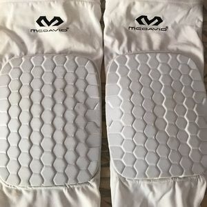 Men’s basketball padded knee sleeve